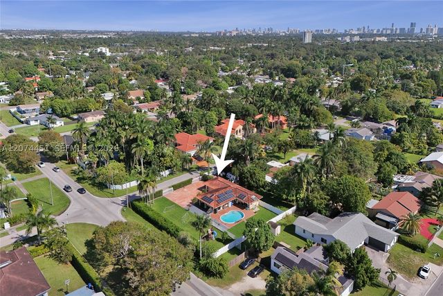 2 NE 160th St, Miami, FL 33162