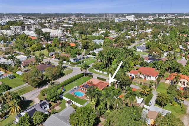 2 NE 160th St, Miami, FL 33162