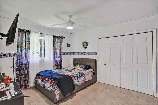 2 NE 160th St, Miami, FL 33162