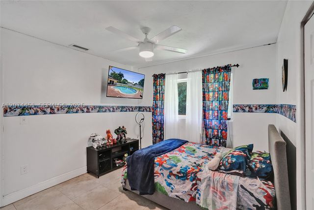 2 NE 160th St, Miami, FL 33162