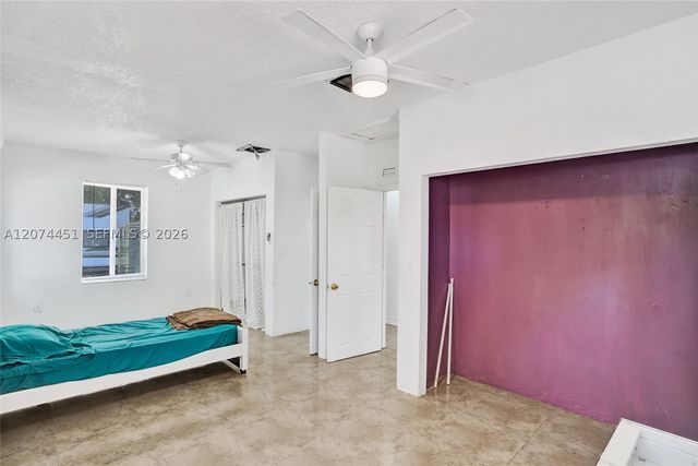 2 NE 160th St, Miami, FL 33162