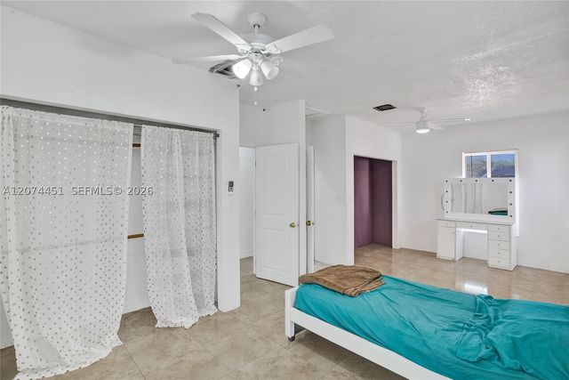 2 NE 160th St, Miami, FL 33162