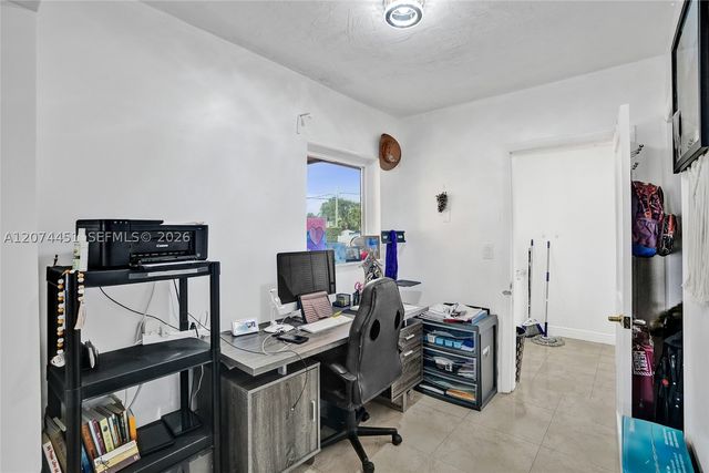 2 NE 160th St, Miami, FL 33162
