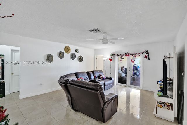 2 NE 160th St, Miami, FL 33162