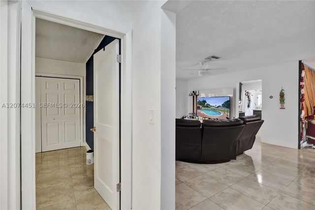 2 NE 160th St, Miami, FL 33162