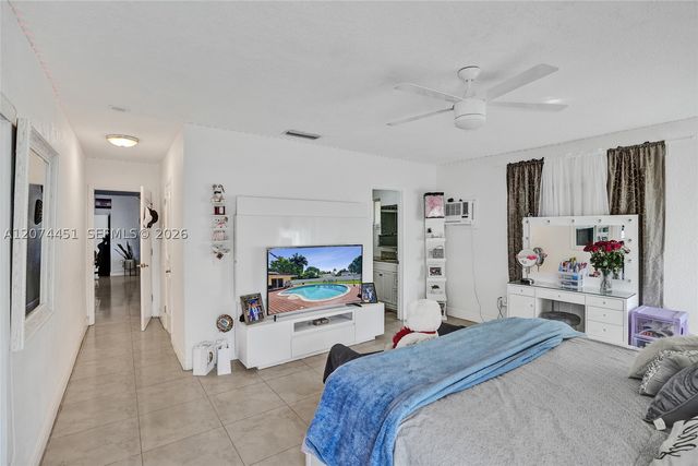 2 NE 160th St, Miami, FL 33162