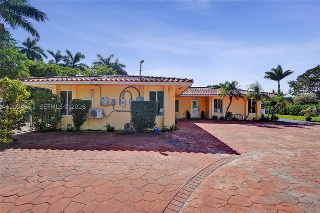 2 NE 160th St, Miami, FL 33162