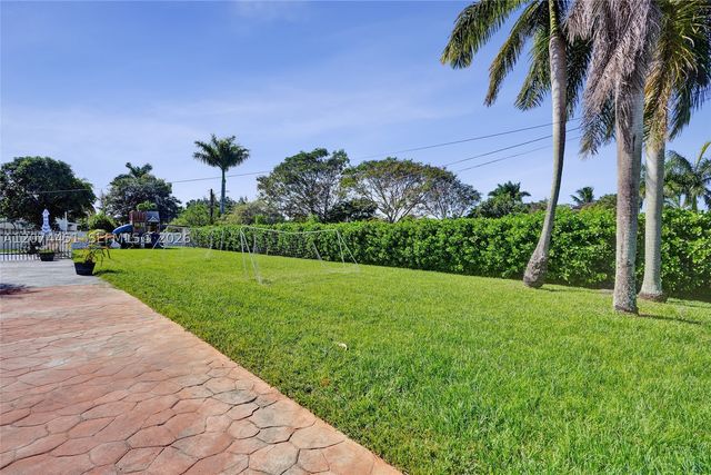 2 NE 160th St, Miami, FL 33162