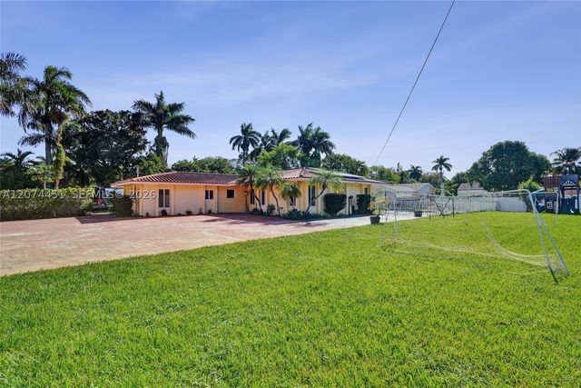 2 NE 160th St, Miami, FL 33162