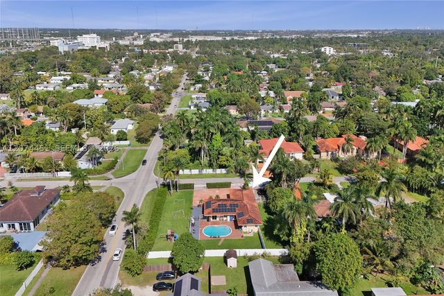 2 NE 160th St, Miami, FL 33162