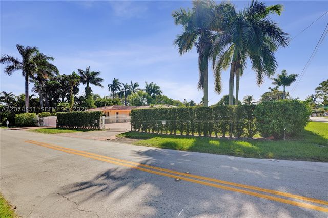 2 NE 160th St, Miami, FL 33162