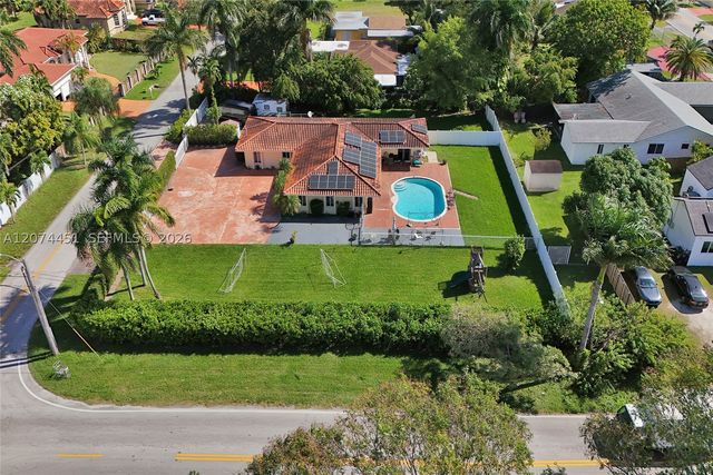 2 NE 160th St, Miami, FL 33162