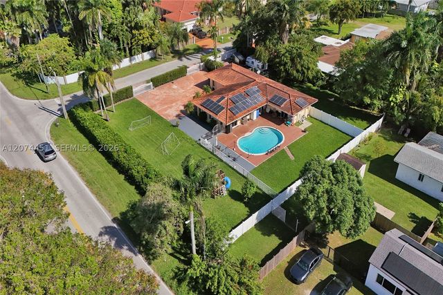 2 NE 160th St, Miami, FL 33162