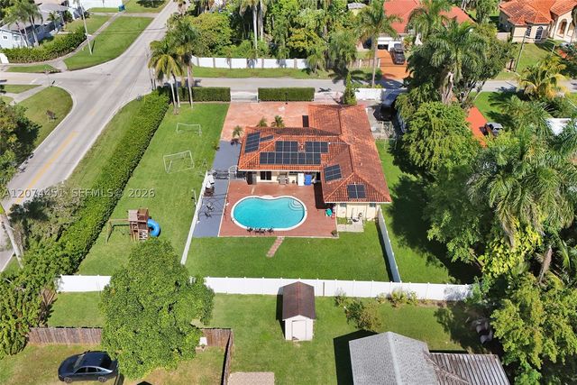 2 NE 160th St, Miami, FL 33162