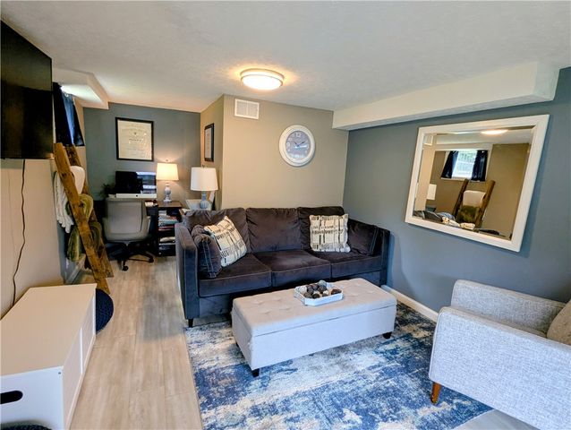 513 W Miller Ave, Munhall, PA 15120