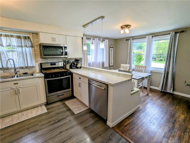 513 W Miller Ave, Munhall, PA 15120