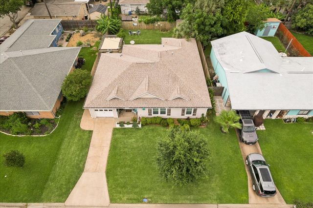 126 Dolphin, Galveston, TX 77550