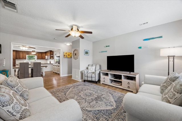 126 Dolphin, Galveston, TX 77550