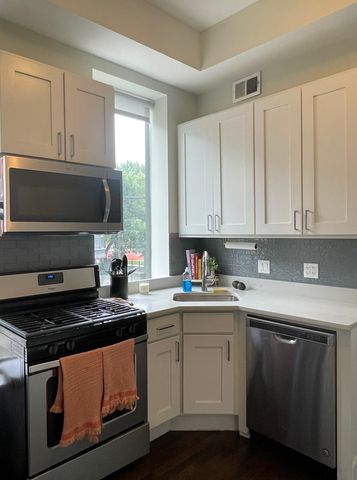 1205 W Webster Avenue 2E, Chicago, IL 60614