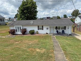2486 Walnut Street, Hurricane, WV 25526