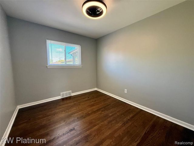 25530 Marilyn Avenue, Warren, MI 48089