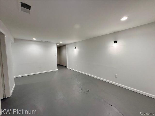 25530 Marilyn Avenue, Warren, MI 48089