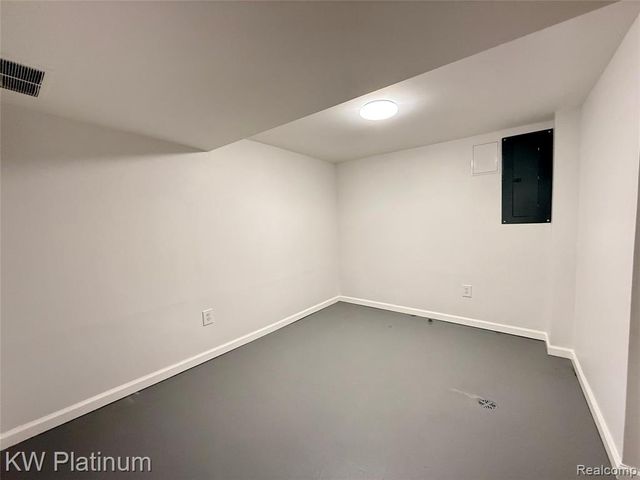25530 Marilyn Avenue, Warren, MI 48089