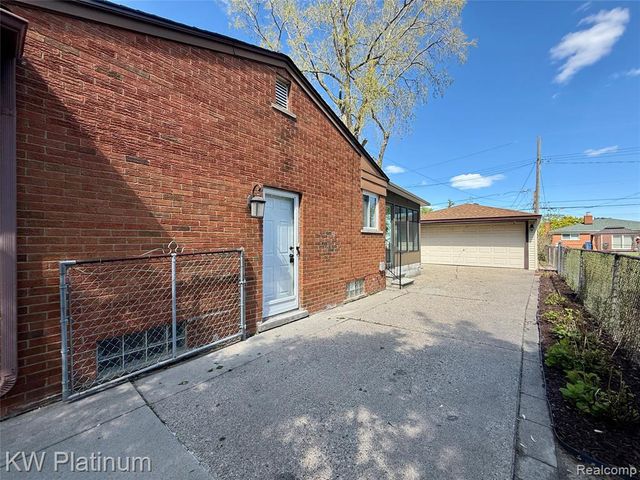25530 Marilyn Avenue, Warren, MI 48089