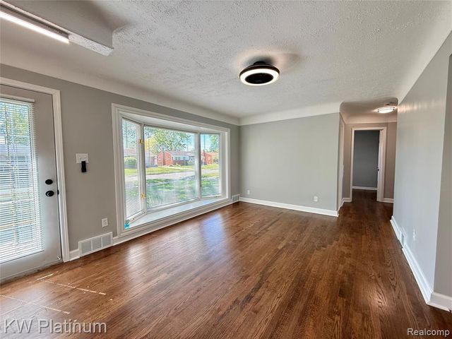 25530 Marilyn Avenue, Warren, MI 48089