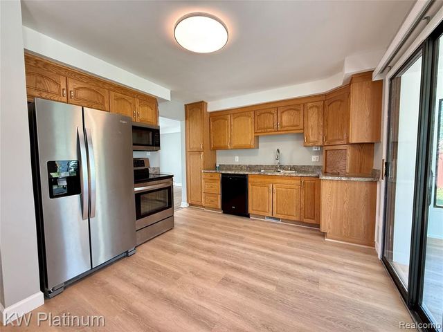 25530 Marilyn Avenue, Warren, MI 48089