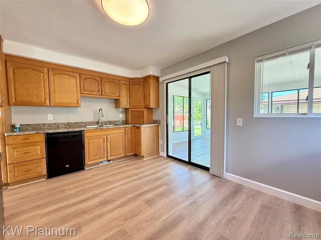 25530 Marilyn Avenue, Warren, MI 48089