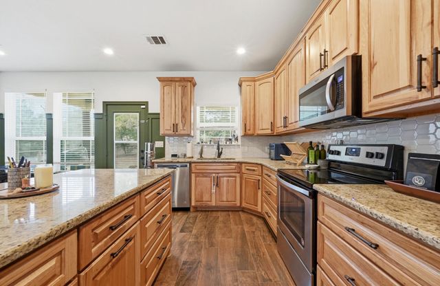 202 Cedar Hills DR, Elgin, TX 78621