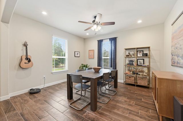 202 Cedar Hills DR, Elgin, TX 78621