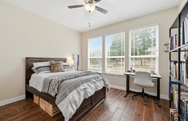202 Cedar Hills DR, Elgin, TX 78621