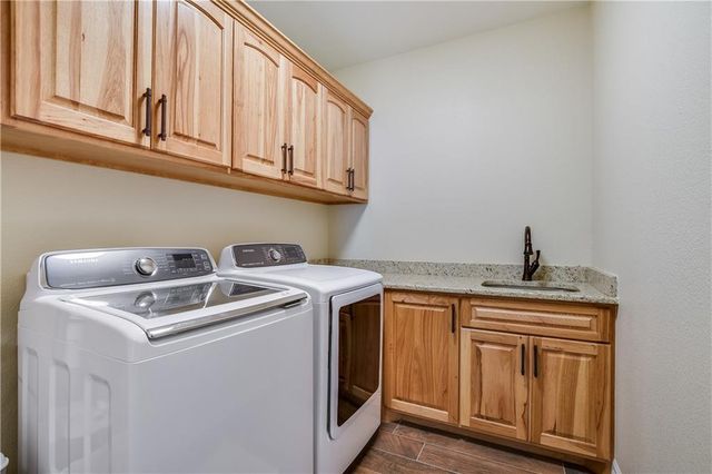 202 Cedar Hills DR, Elgin, TX 78621