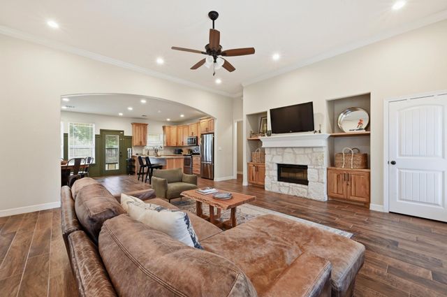 202 Cedar Hills DR, Elgin, TX 78621