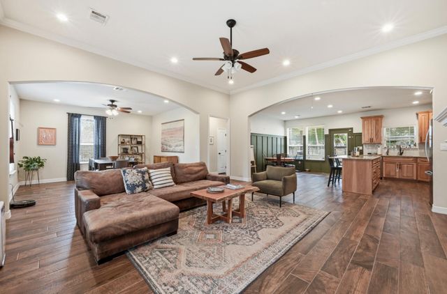 202 Cedar Hills DR, Elgin, TX 78621