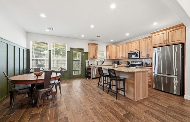 202 Cedar Hills DR, Elgin, TX 78621