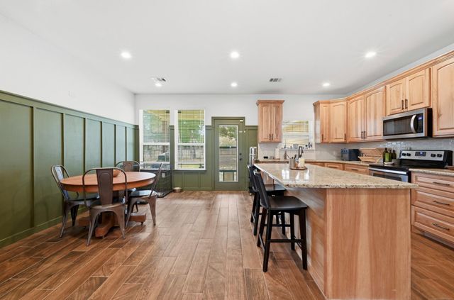 202 Cedar Hills DR, Elgin, TX 78621