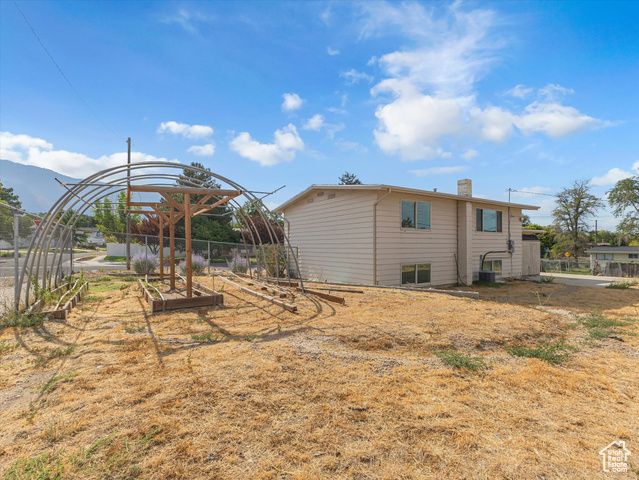 9968 S FLINT DR, Sandy, UT 84094