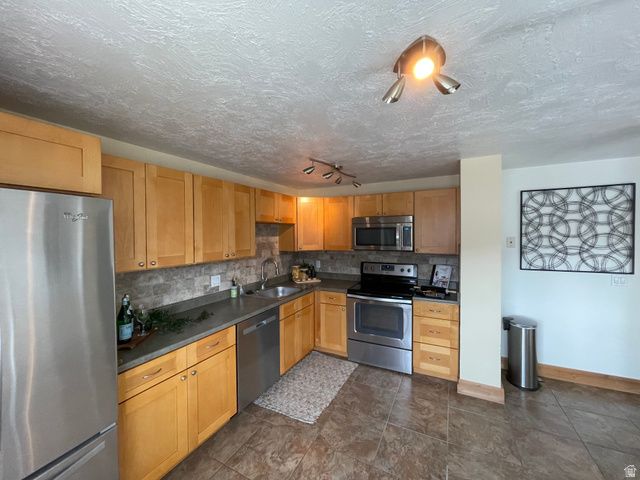 9968 S FLINT DR, Sandy, UT 84094