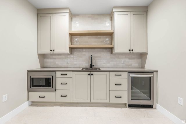 8043 S AMBROSIA LN, West Jordan, UT 84081