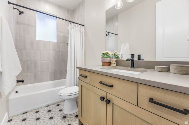 8043 S AMBROSIA LN, West Jordan, UT 84081