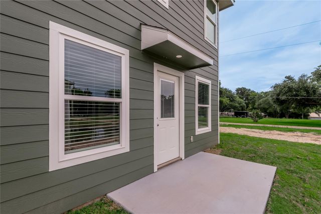 250 N Shady Oaks Drive, Point Blank, TX 77364
