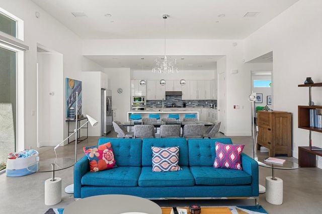 2077 E Nicola Road, Palm Springs, CA 92262