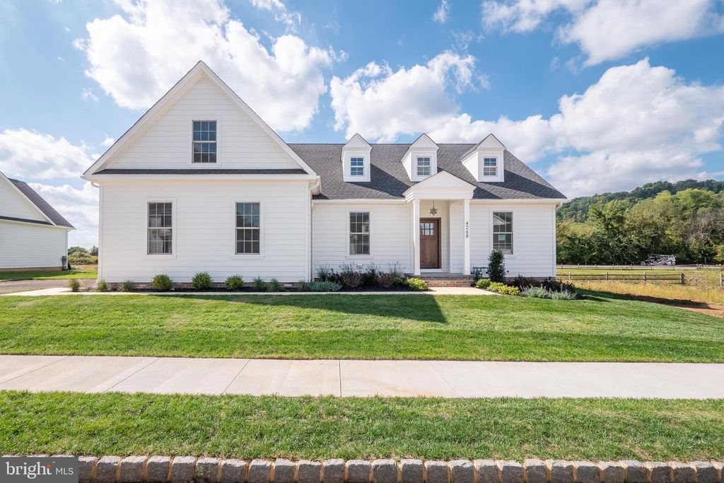 4268 STONEBRIDGE DR, Bethlehem, PA 18015