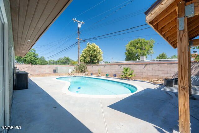1039 W Avenue J14, Lancaster, CA 93534