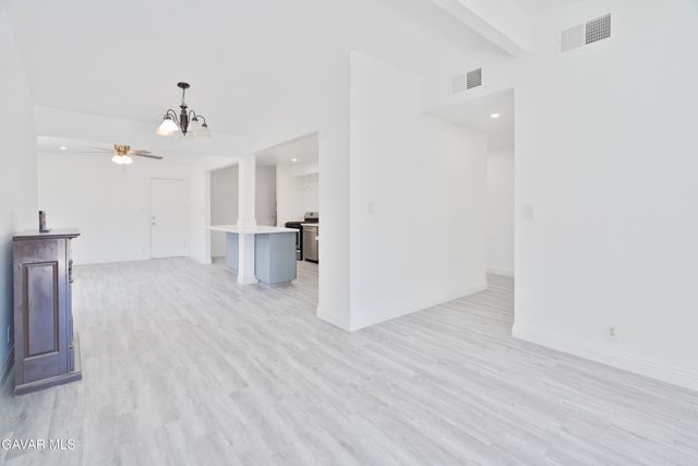 1039 W Avenue J14, Lancaster, CA 93534