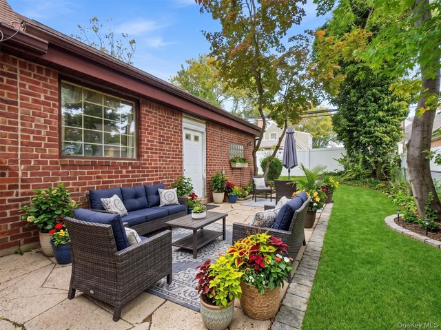 2 Bixley Drive, New Hyde Park, NY 11040