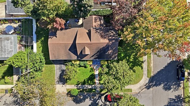 2 Bixley Drive, New Hyde Park, NY 11040
